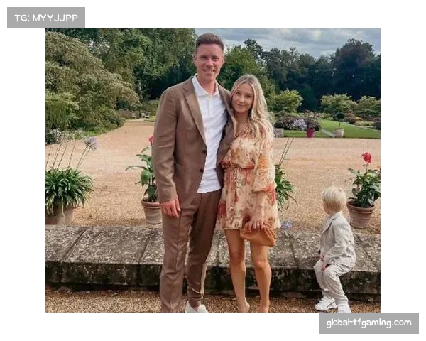 西媒曝特尔施特根离婚内幕 妻子被指出轨私人教练引发风波 西媒曝特尔施特根离婚内幕 妻子被指出轨私人教练引发风波